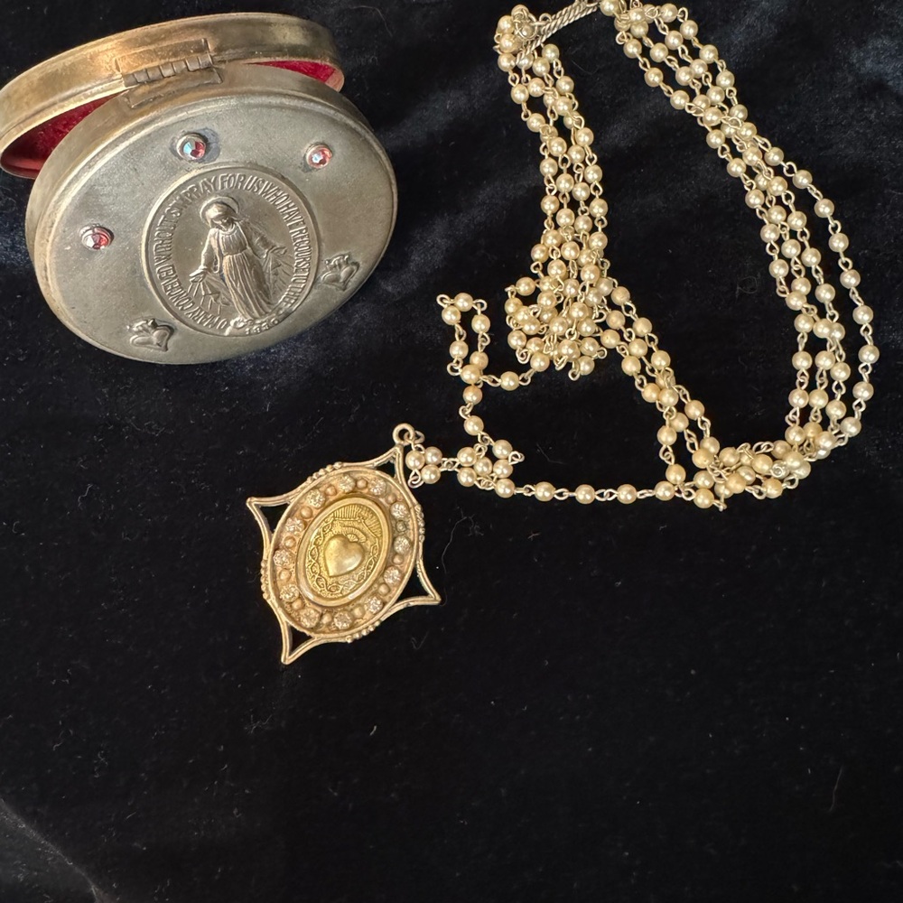 Virgins Saints & Angels Sacred Heart Necklace